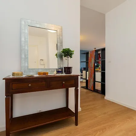 Διαμέρισμα Charming Bright Flat